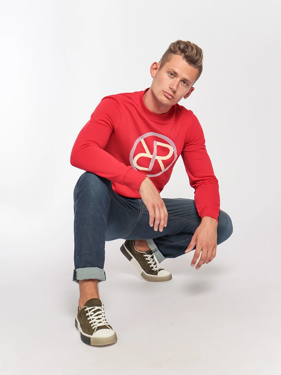 Свитшот с фирменным логотипом